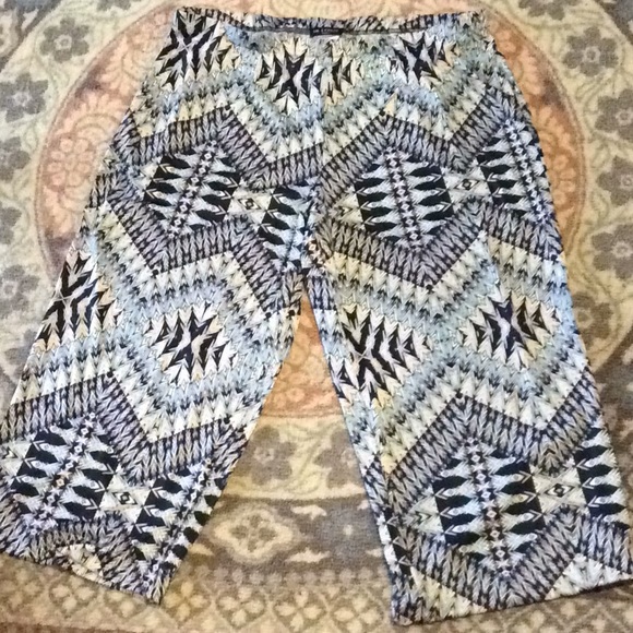 I.N. Studio Woman Pants - Print Stretch Capris